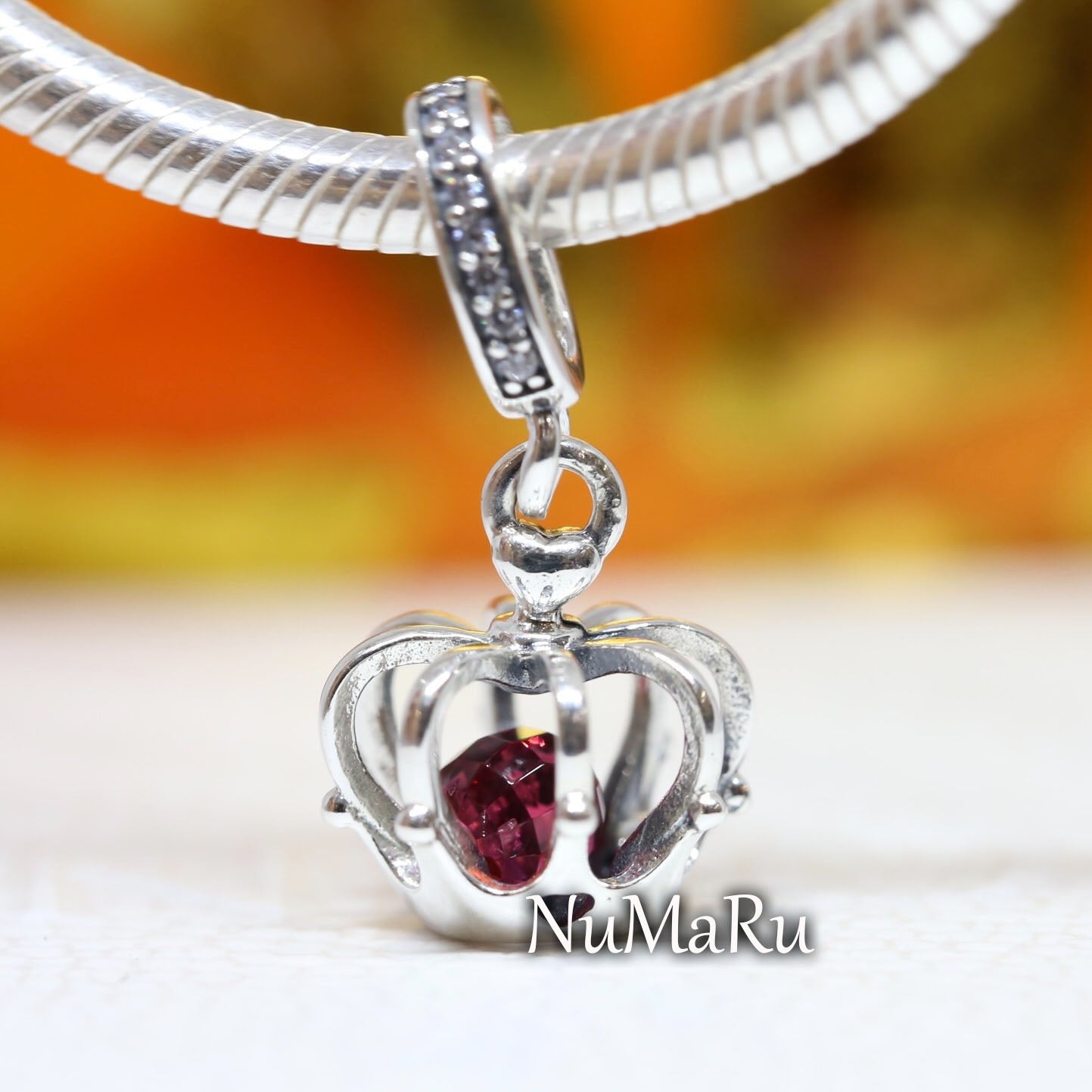 Regal Crown Dangle Charm 790231C01 – NUMARU
