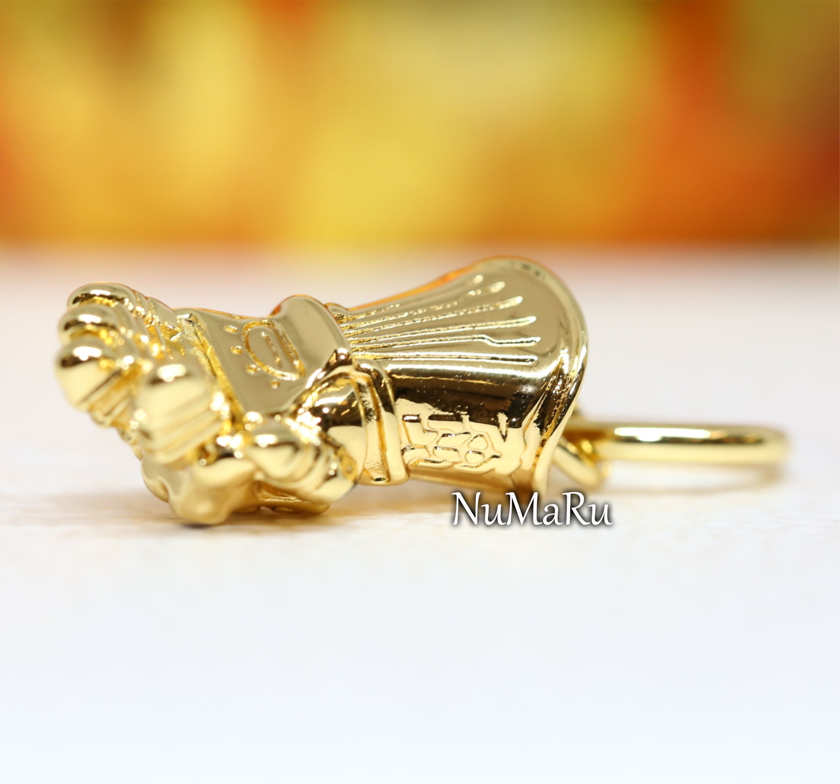 Infinity Gauntlet Dangle Charm 760661C01 – NUMARU