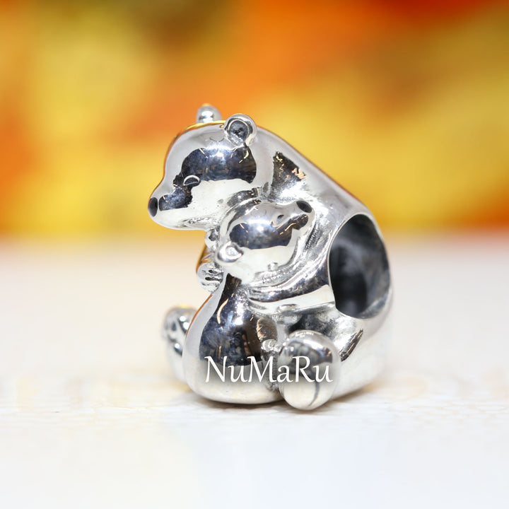 Hugging Polar Bears Charm 790032C01 - NUMARU, jewelry, beads for charm, beads for charm bracelets, charms for bracelet, beaded jewelry, charm jewelry, charm beads, 