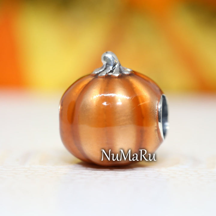 Glow-in-the-dark Spooky Pumpkin Charm 792291C01 - NUMARU