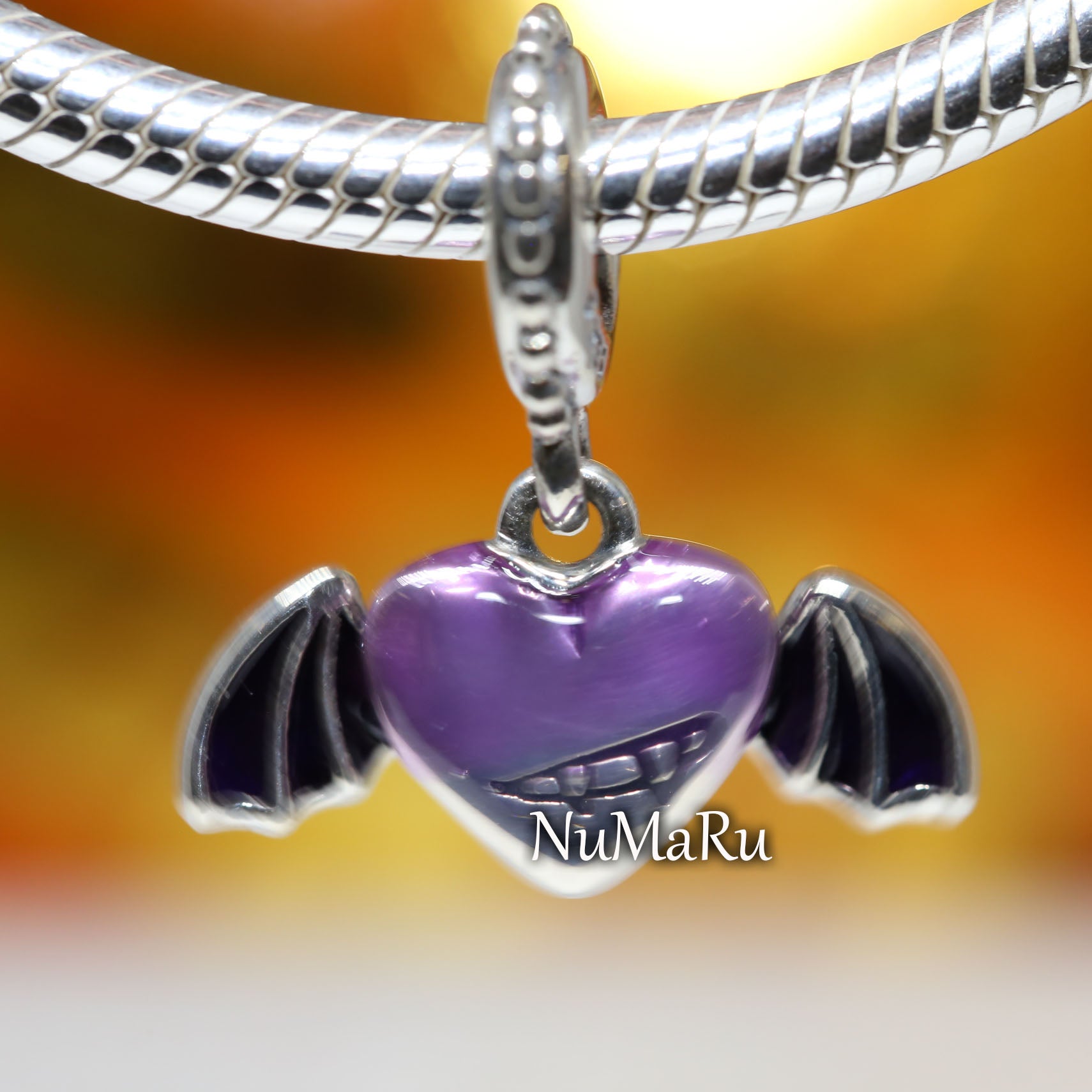 Vampire Winged Heart Charm 792290C01 – NUMARU
