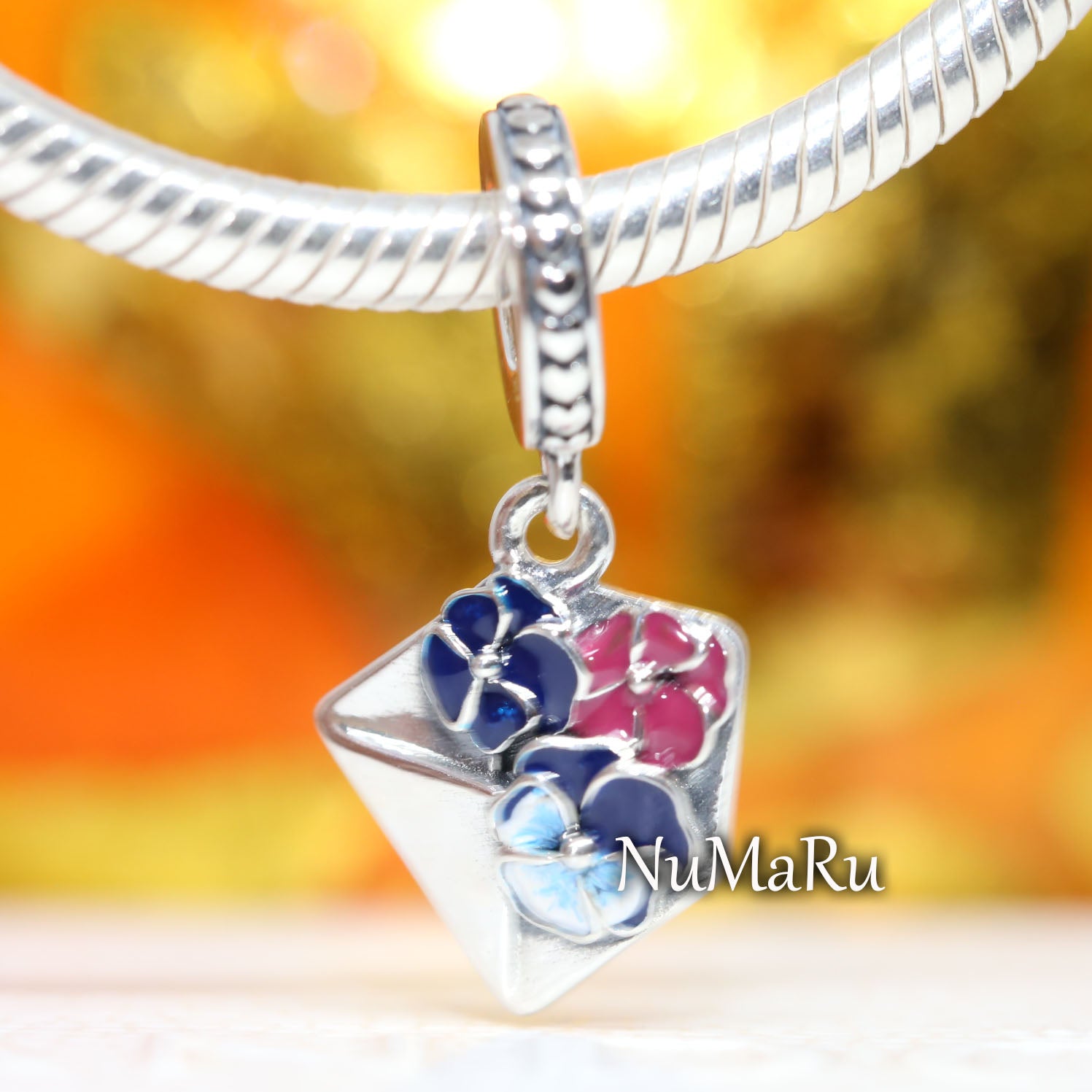 Pansy Flower Envelope Dangle Charm 790787C01 – NUMARU