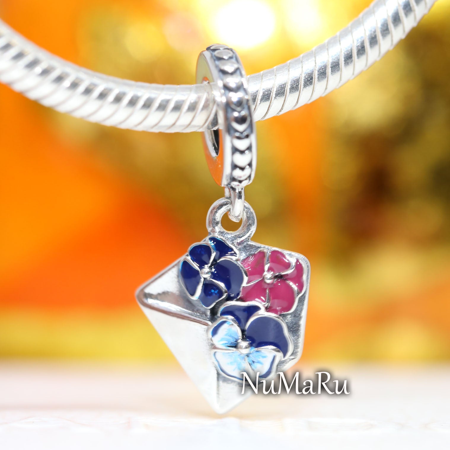 Pansy Flower Envelope Dangle Charm 790787C01 – NUMARU