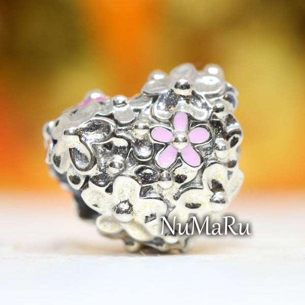 Mom Daisy Heart Charm 791155C01, NUMARU , jewelry, beads for charm, beads for charm bracelets, charms for bracelet, beaded jewelry, charm jewelry, charm beads