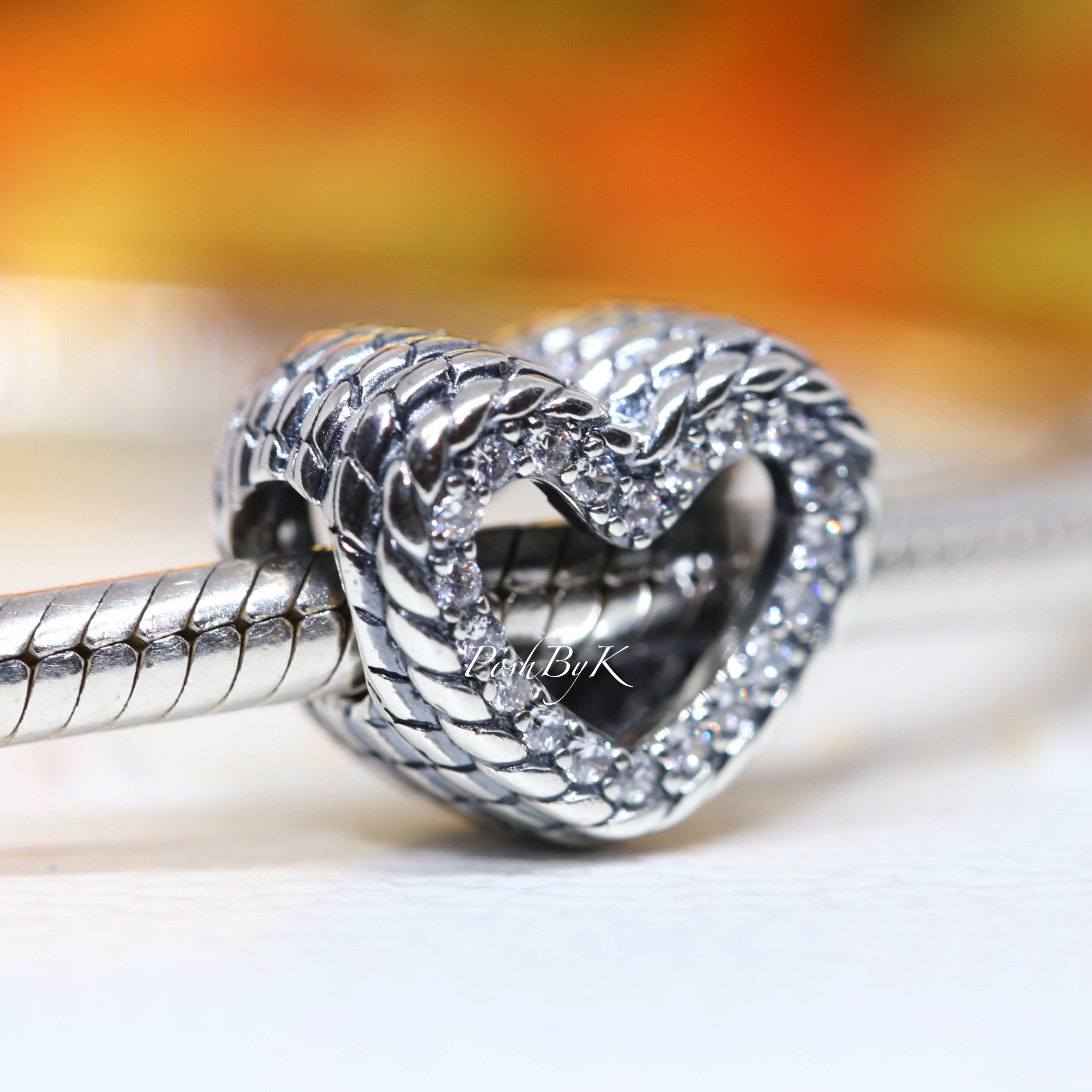 Snake Chain Pattern Open Heart Charm 799100C01 – NUMARU